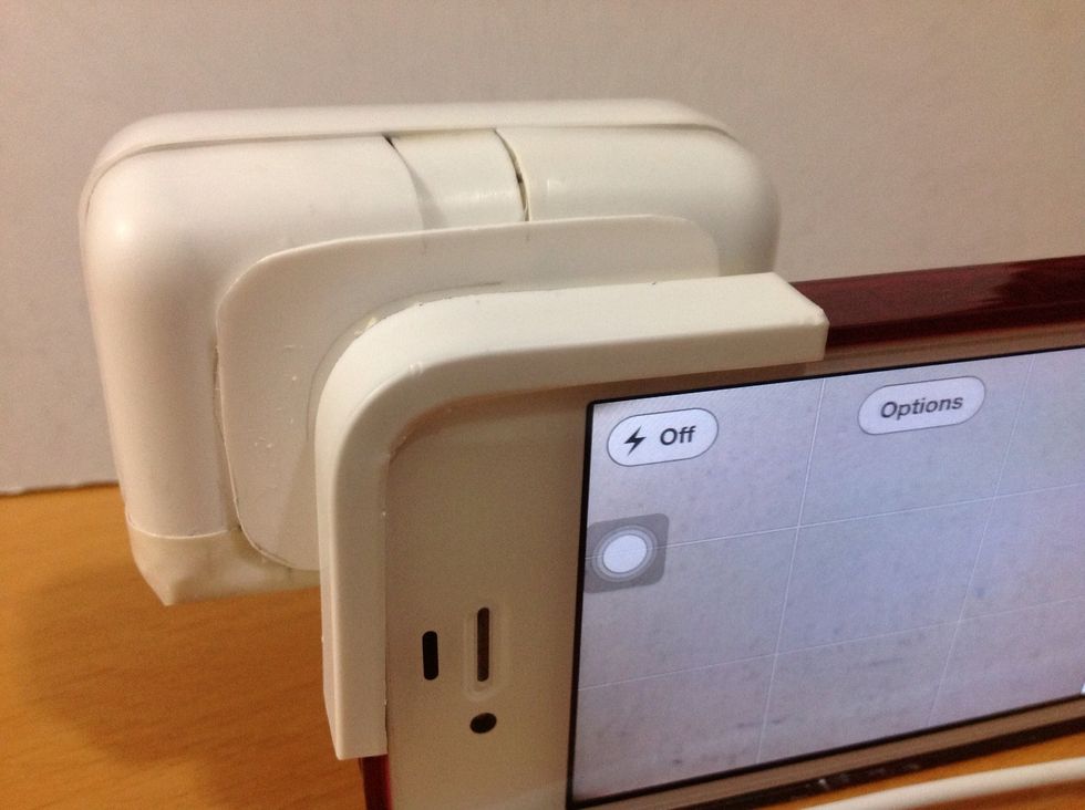 Then mark where the mounting part should be placed on the lens case and stick it on.