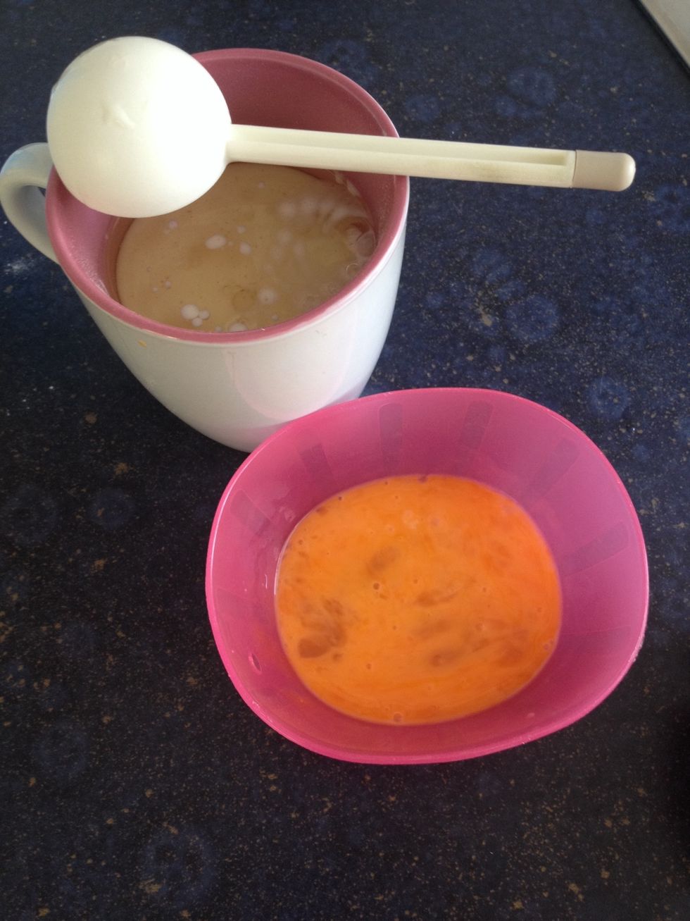 Then mix one egg and put 1 tablespoon into the mixture