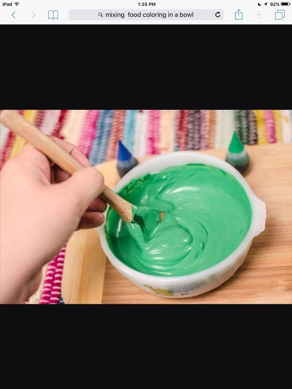 Then, mix the mixture with the spoon.