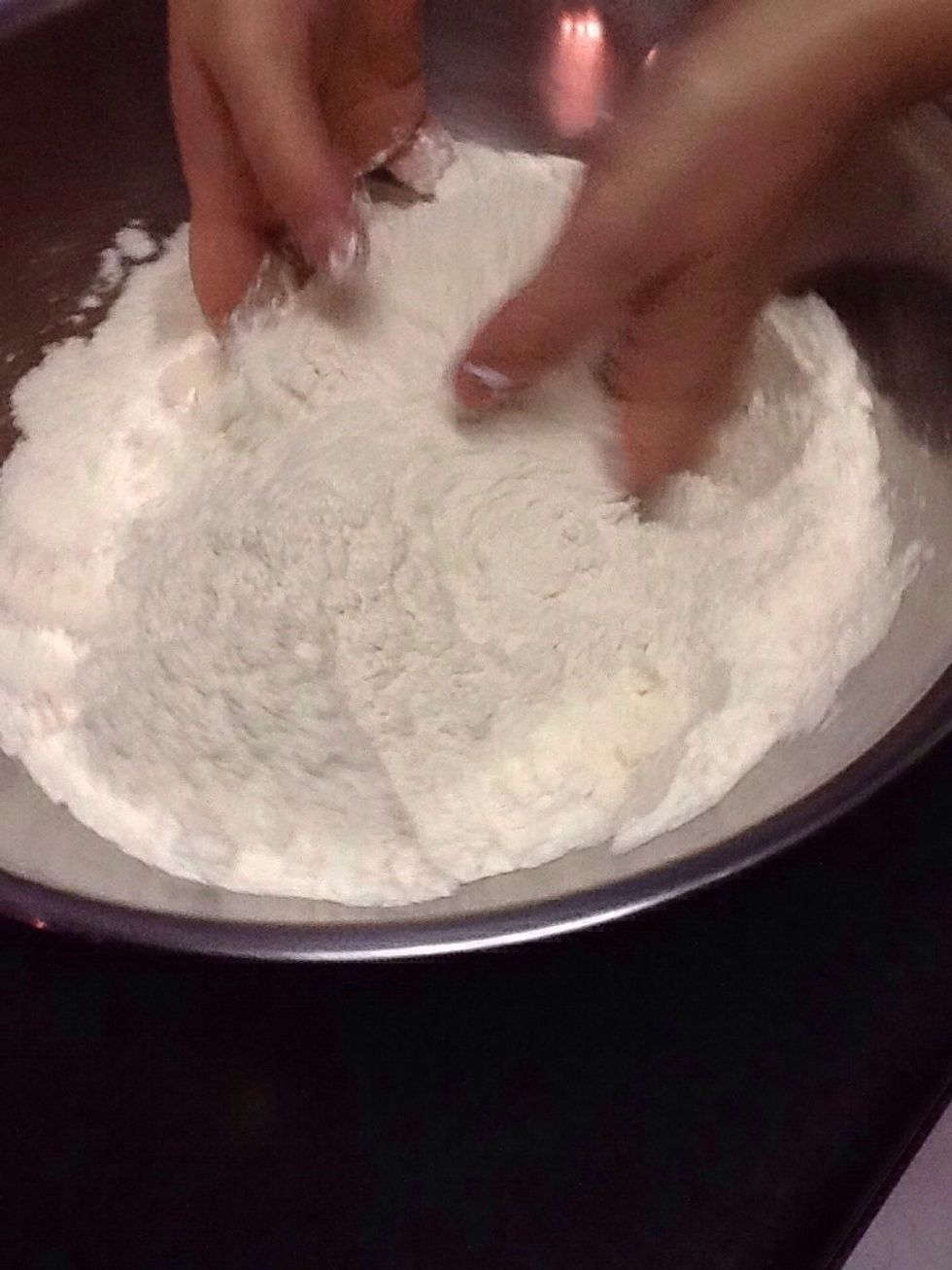 Then mix the vanilla sugar and flour together