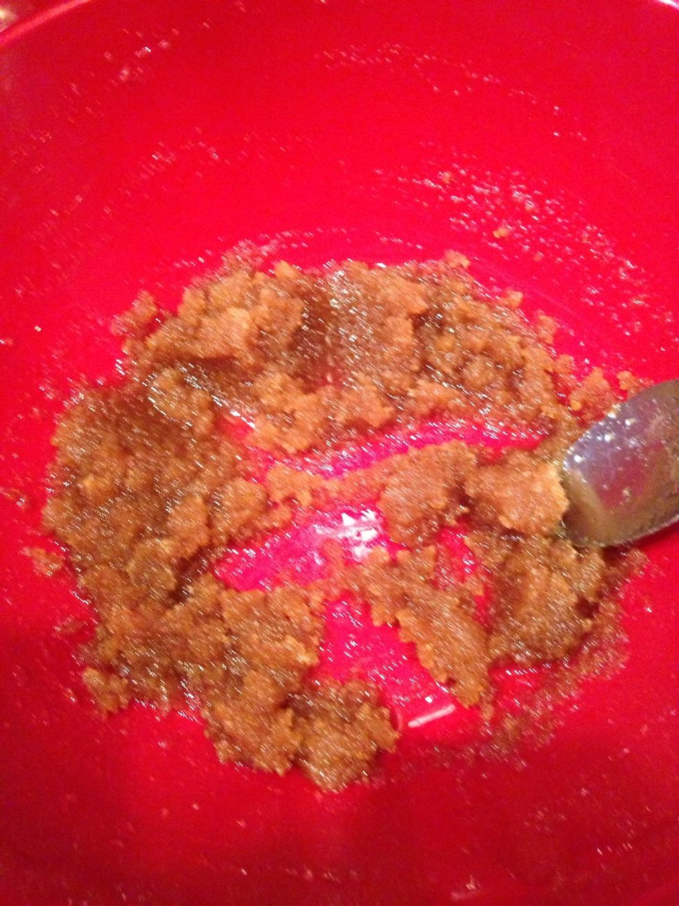 Then mix your shortening with the sugar and vanilla extract and mix until nice and fluffy. (I used oil but using butter is recommended)
