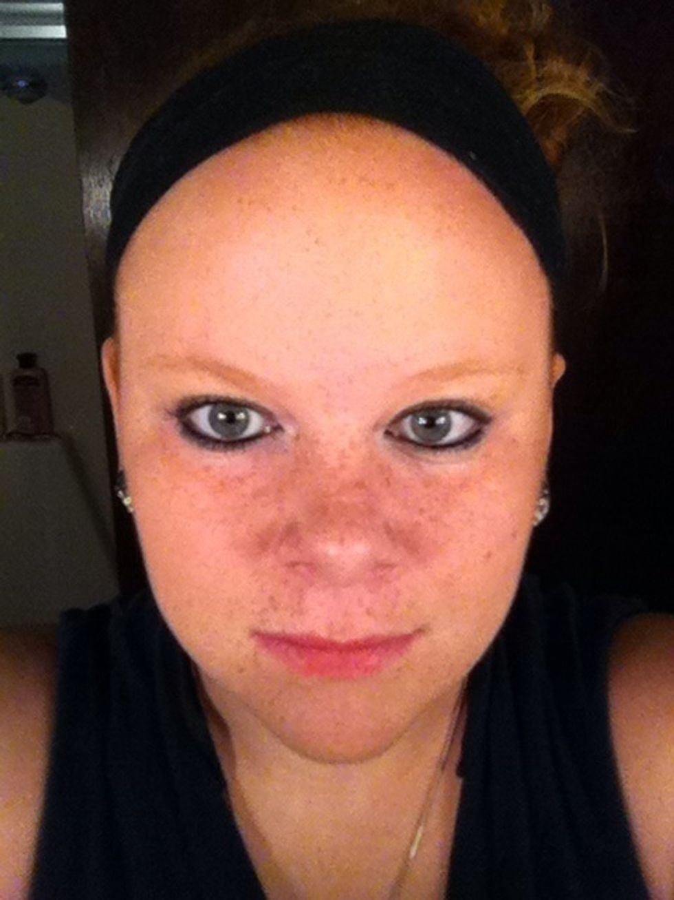 Then most of the time eyes that change colors,... Between blue, green and hazel, depending on your shirt color!