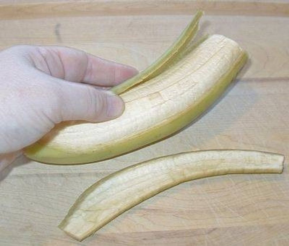 Then peel off the skin. It's not so easy but you just have to push your finger under the skin and work your way under and around it. Be prepared for some brown "staining" of your fingertips.