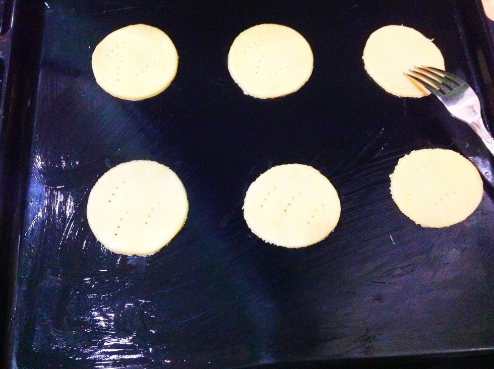 Then place them all on a baking sheet (also very well greased) and prick them with a fork. Bake them for 8-10 minutes and once done, transfer them to a wire rack and let cool for 5-10 minutes.