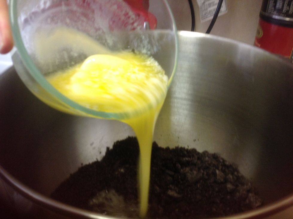 Then pour the butter with the Oreos.
