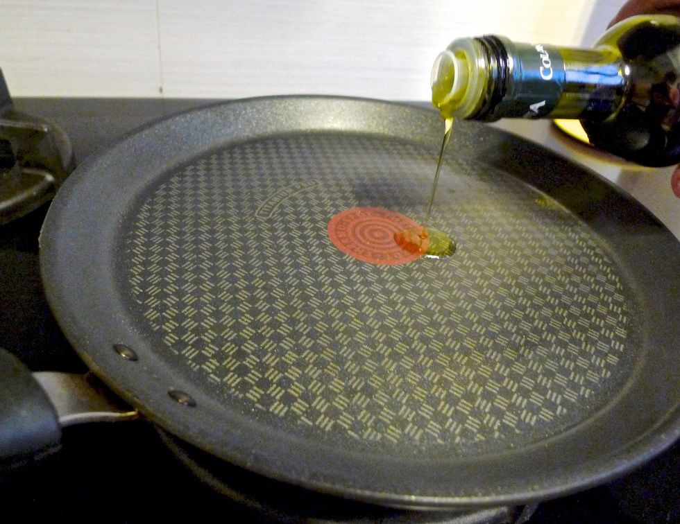 Then preheat a non-stick pan or skillet over medium-high heat. Add some olive oil to it.
