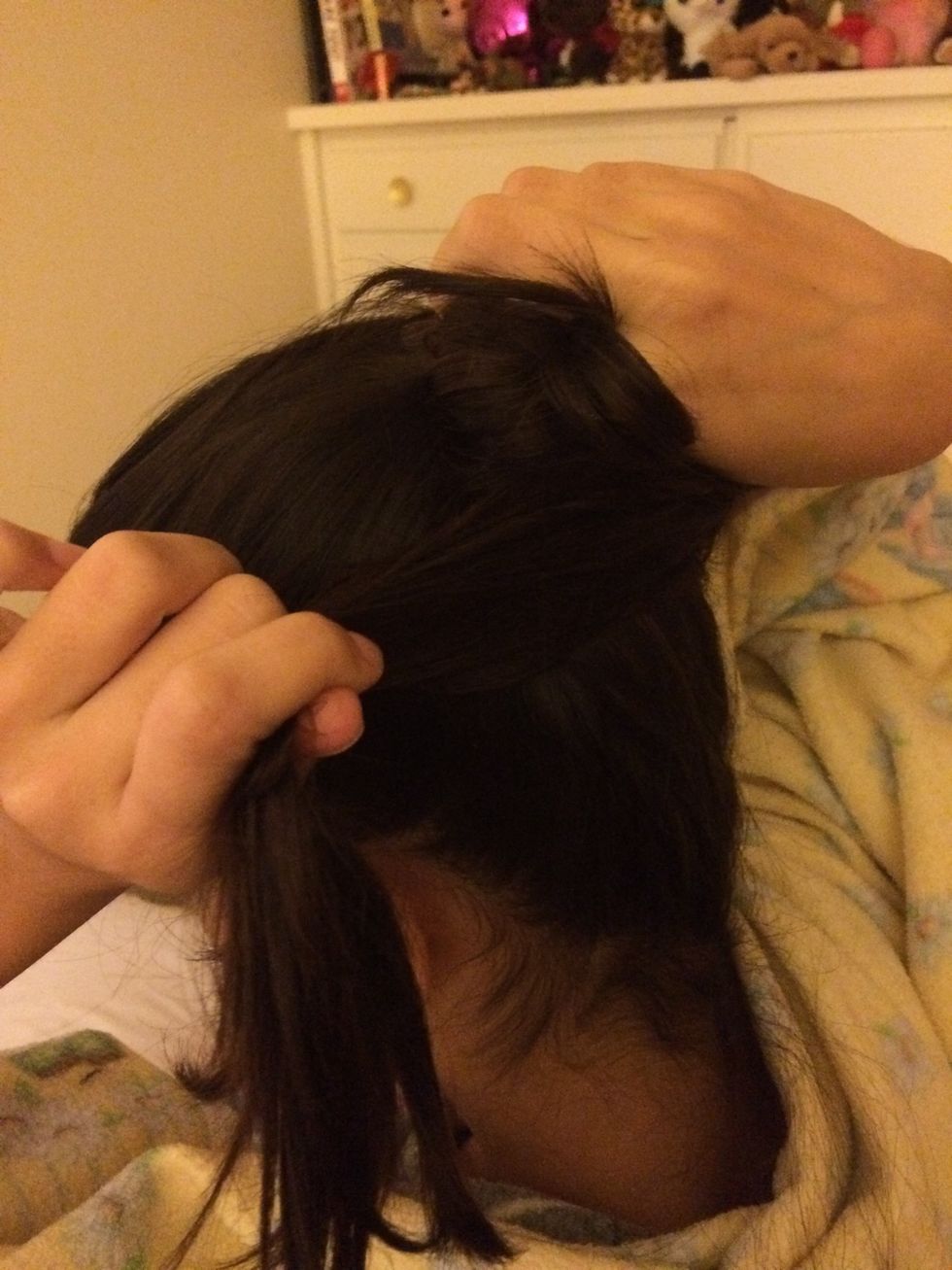 Then pull with your fingers in the middle of the bun the last bit of hair through the bun.