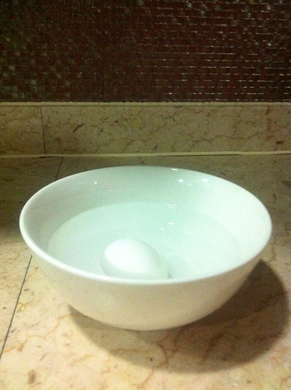 Then put it in cold water \u0648\u0627\u0644\u0627\u0646 \u0636\u0639\u064a\u0647\u0627 \u0641\u064a \u0645\u0627\u0621 \u0628\u0627\u0631\u062f