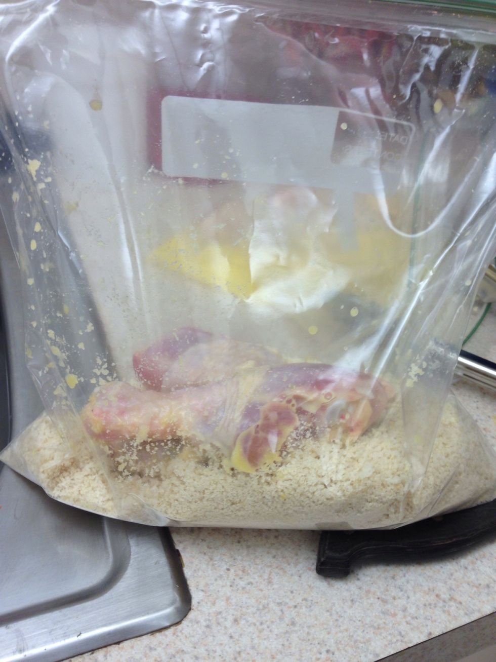 Then, put the coated chicken in your breadcrumb bag. And Shake shake shake !!