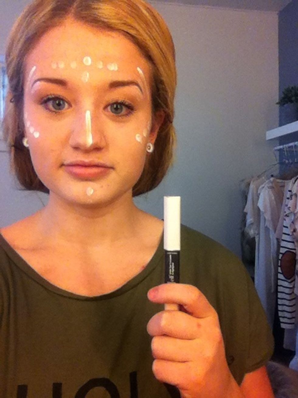 Then put the highlighter in the T-zone, under and over you're eyebrow, in the middle of you're nose, over you're cheekbones and on you're chin.