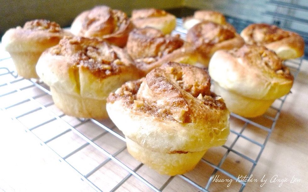 Then remove the rolls from the muffin cups to cool on cooling rack.