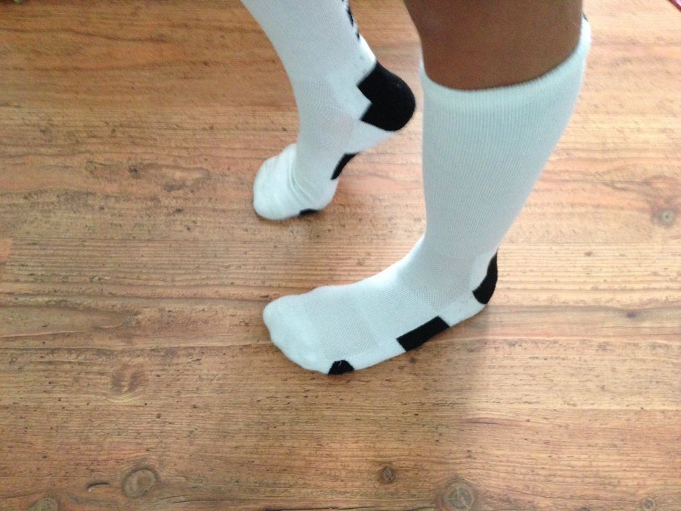 Then repeat the steps by lifting the heel of the right foot keeping the toes on the ground