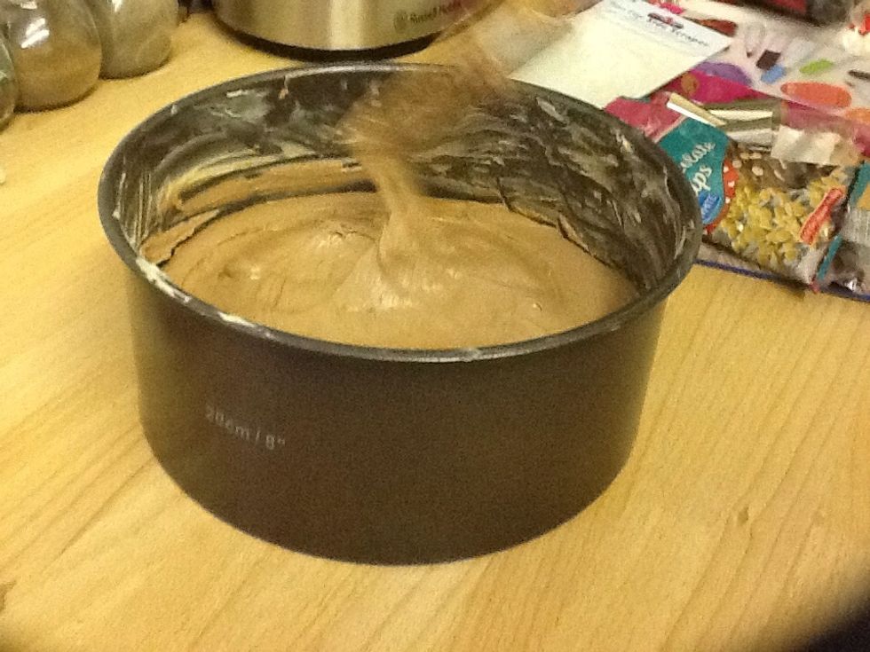 Then spread it out evenly in the baking tin with a spatula (2-3 minutes)