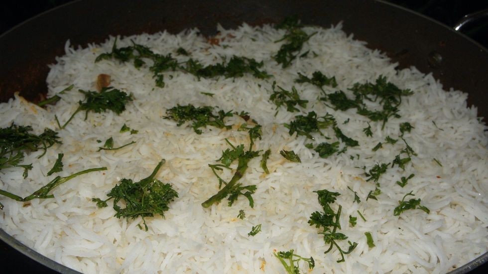 Then sprinkle coriander leafs on one layer of rice..