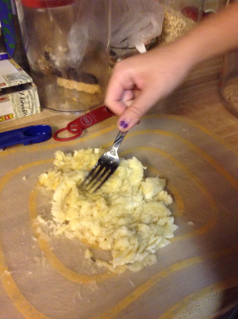 Then start mashing the bananas with a fork.