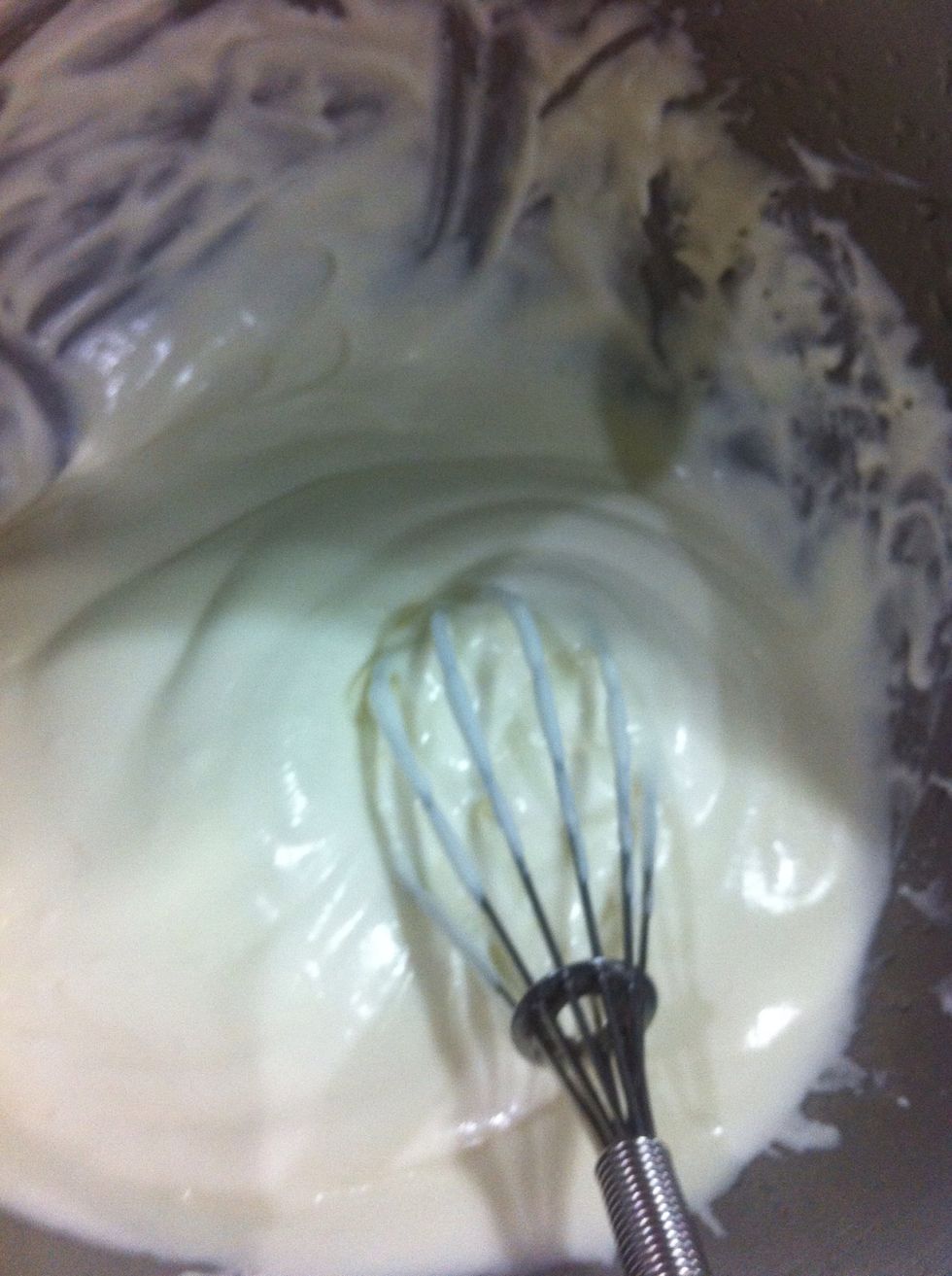 Then take out and whip by hand. And return it again to the freezer for 2 min.