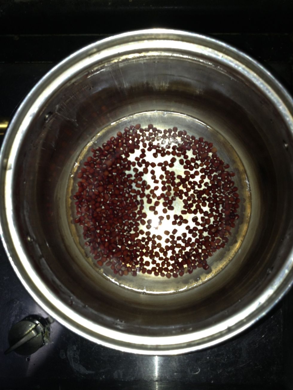 Then take the red bean to a pot and add water to about 3 cm over the red bean,then boil them.