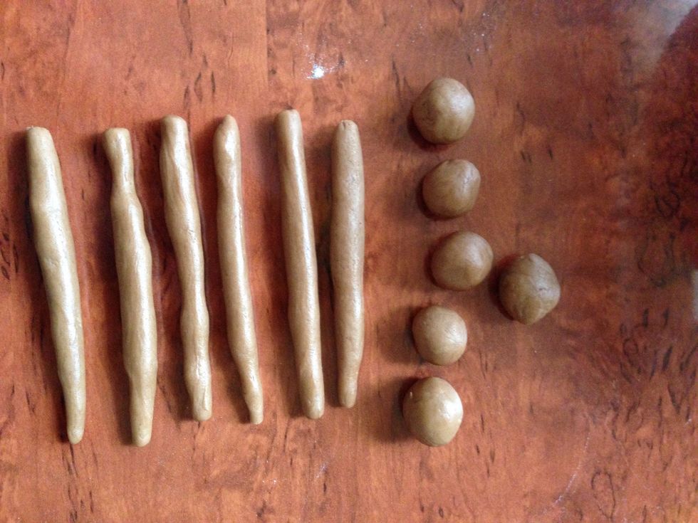 Then take your chocolate dough and form 6 balls and 6 strips like in the picture