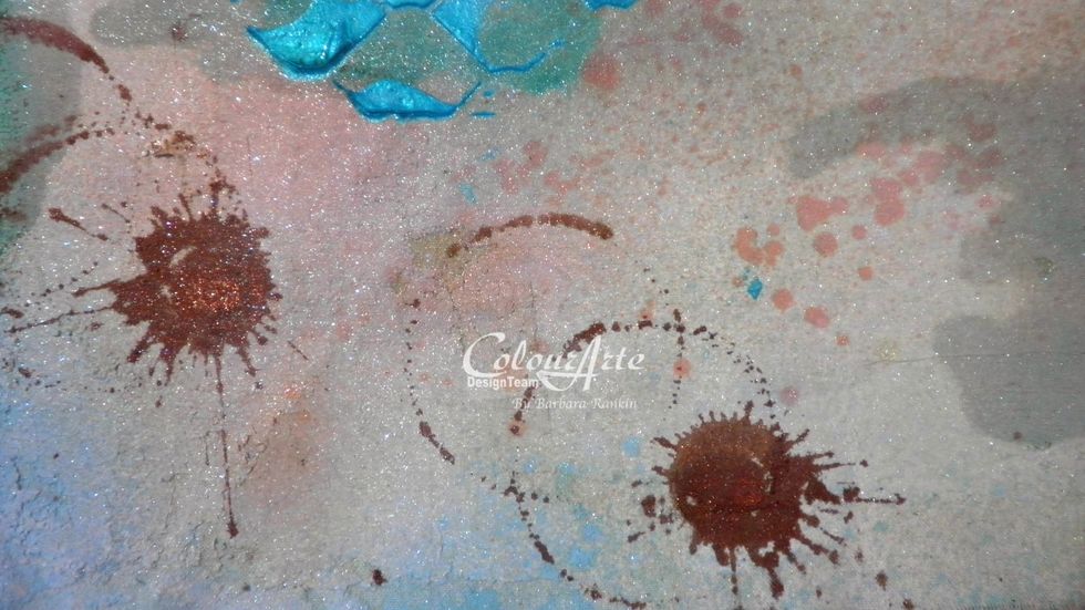 Then tap the Nutmeg dauber tip straight down onto the fabric, causing \u201csplats\u201d of color. The harder the tap, the bigger the splat. Pretty cool, huh?