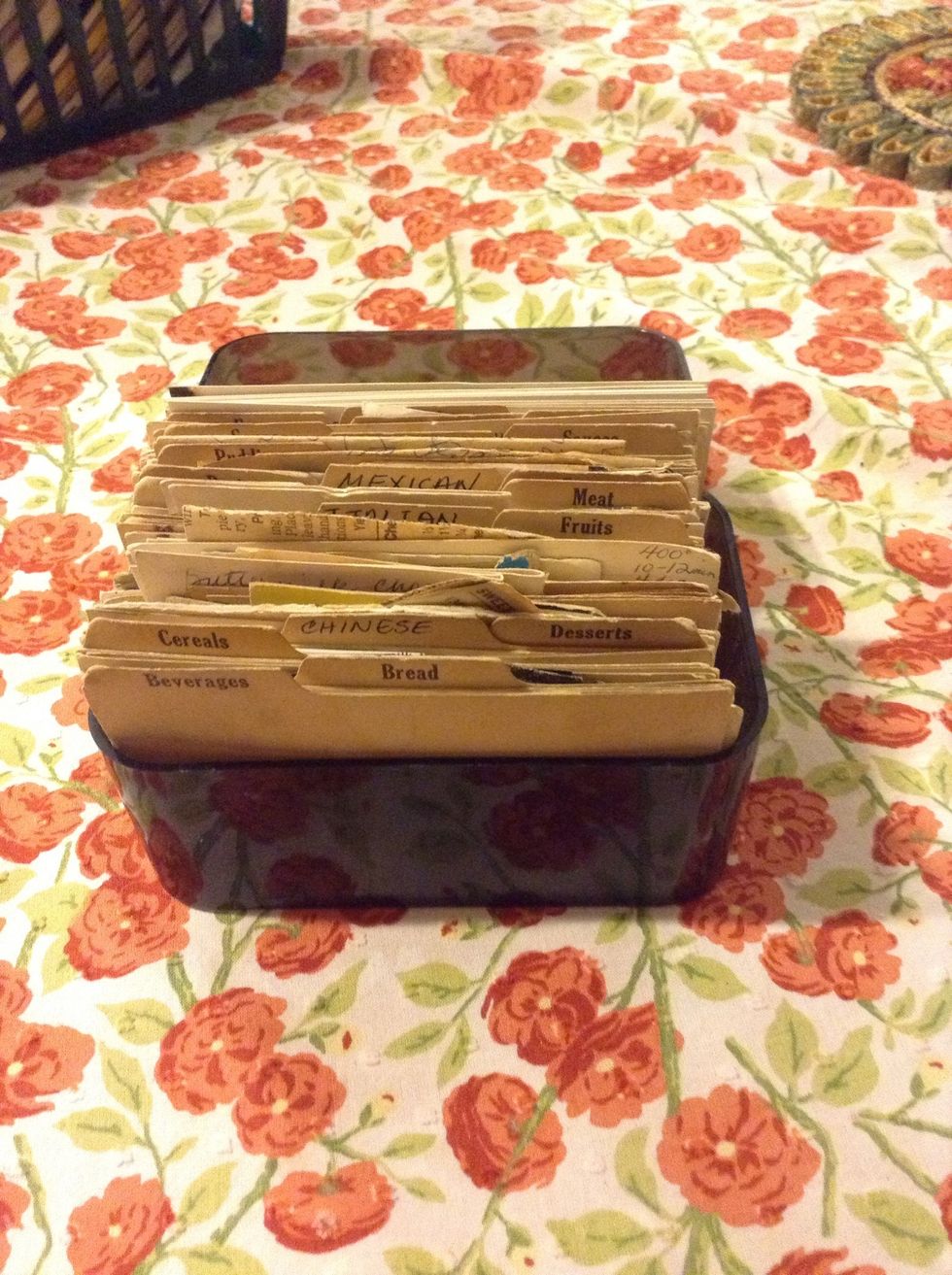 Then there's the box of my family recipes on index cards which, while kind of organized, is difficult to use because it's sooo stuffed with recipes. It's really hard to look for anything in here!