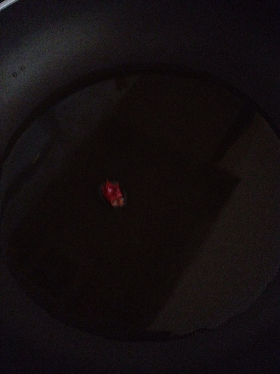 Then throws the garlic and add the chili