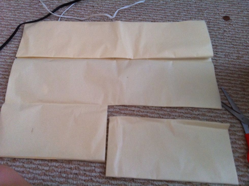 Then, time to make the flowers! ( Actually,i learned how to make this flower from another guide ^__^) Prepare wtever color tissue paper u like.