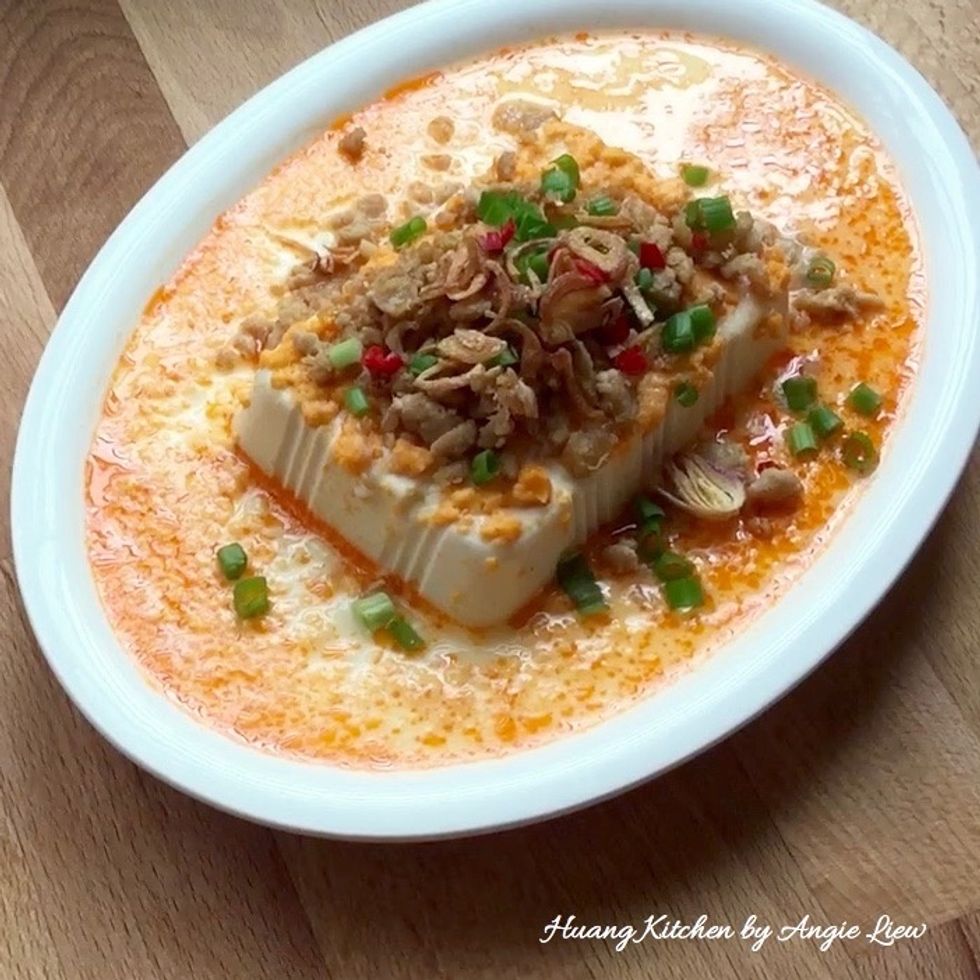 Then toss the meat mixture over the steamed beancurd and garnish with chopped spring onions and fried shallots before serving. Serve it hot with rice. ENJOY!