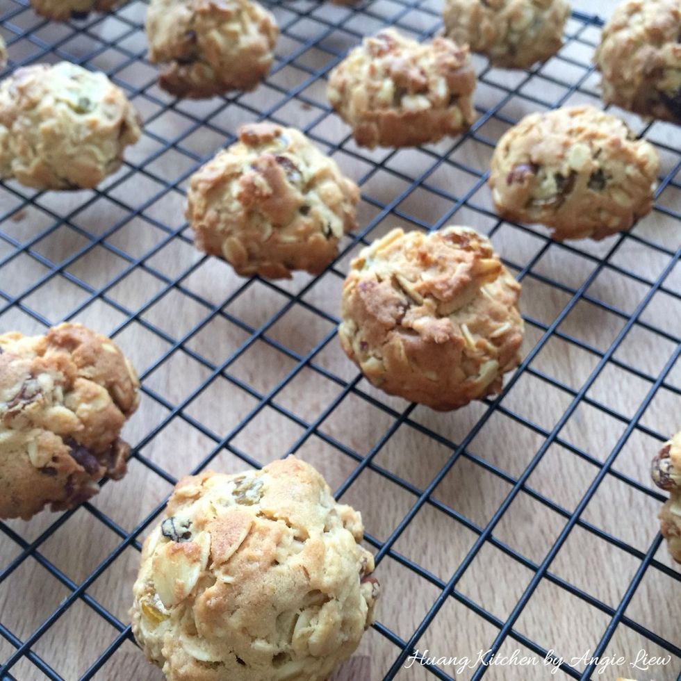 Then transfer the cookies to a wire rack to cool completely. And we're done!