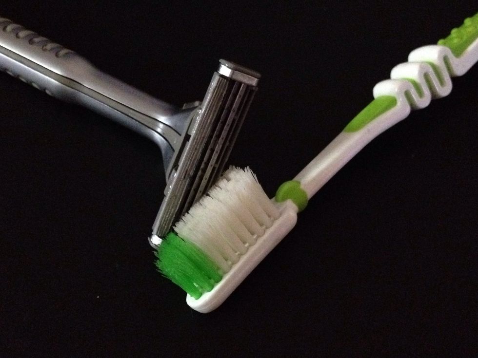 Then, using an old toothbrush, clean the blades with dishwashing liquid till oil residue is removed completely.
