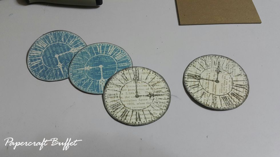 Then we go to the wheels, fussy cut out the clocks from pattern paper.