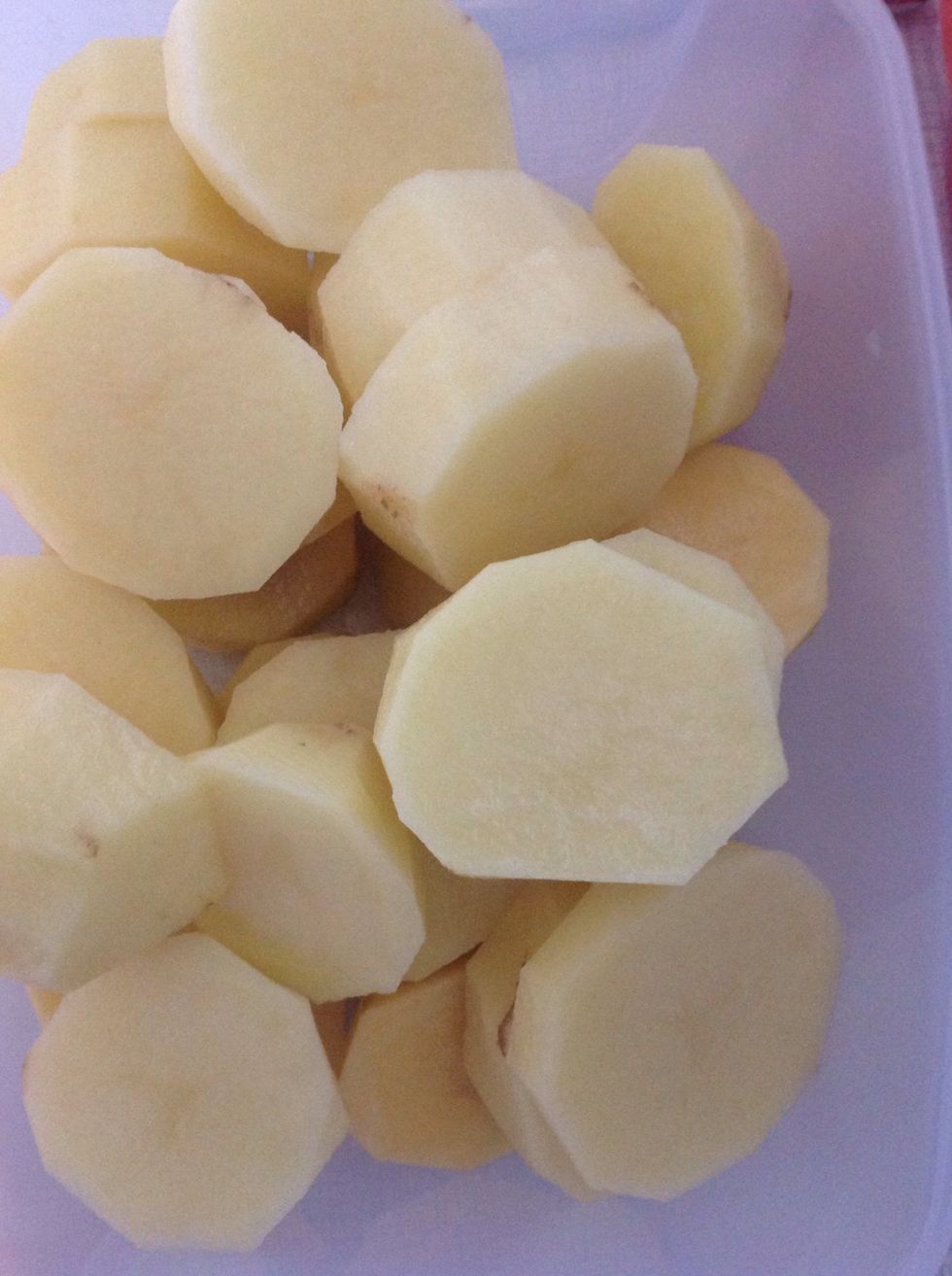 Then we need to peel and cut potatoes like this