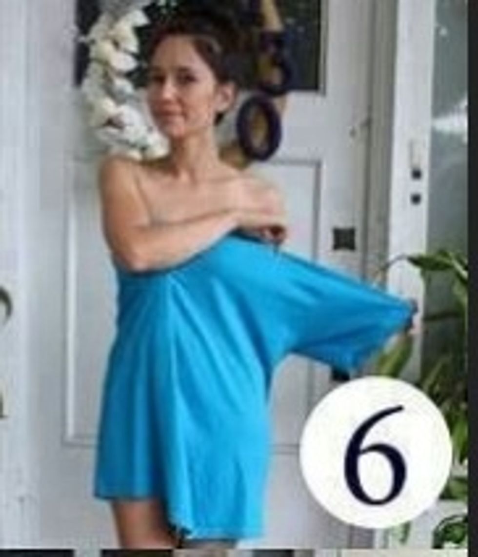 Then with the other side do the same by pulling the sleeve out to the side.