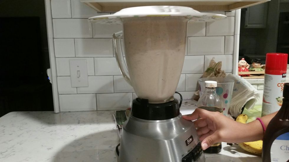 Then you blend all of it (there might be some chocolate chips at the bottom you just move them around)