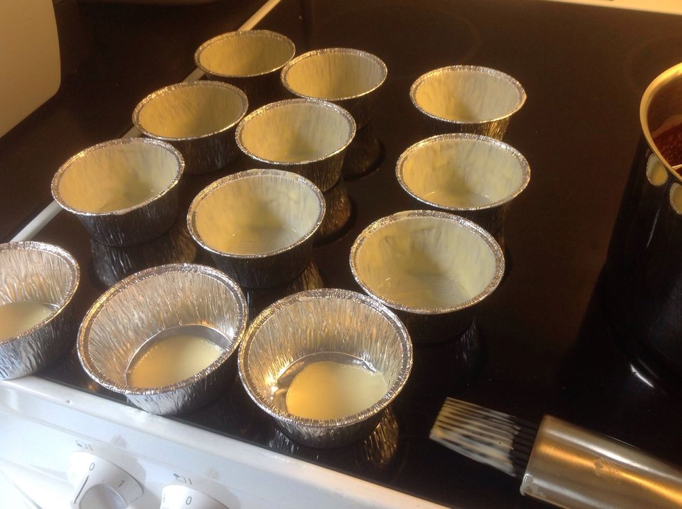 Then you do the forms ready. Put butter in Them and stir it around so it get all over.