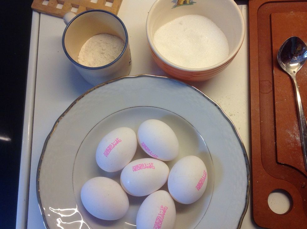 Then you have the eggs, the sugar and the flour.