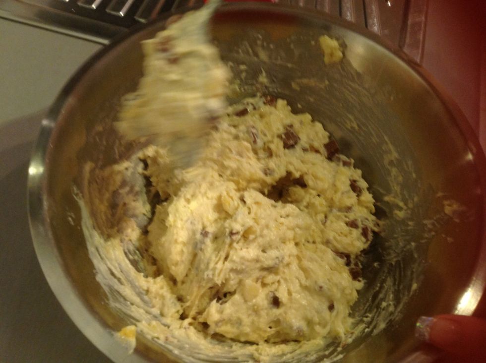 Then you mix the chocolate chunky pieces.