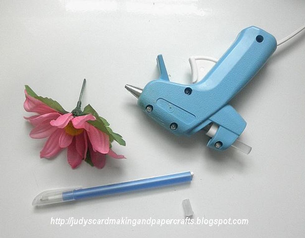 Then you must put a dot of hot glue on top of the pen.