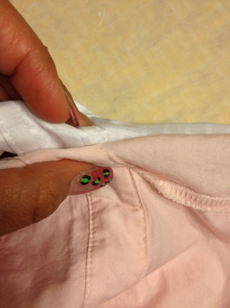 Then you pin the top right at the collars.