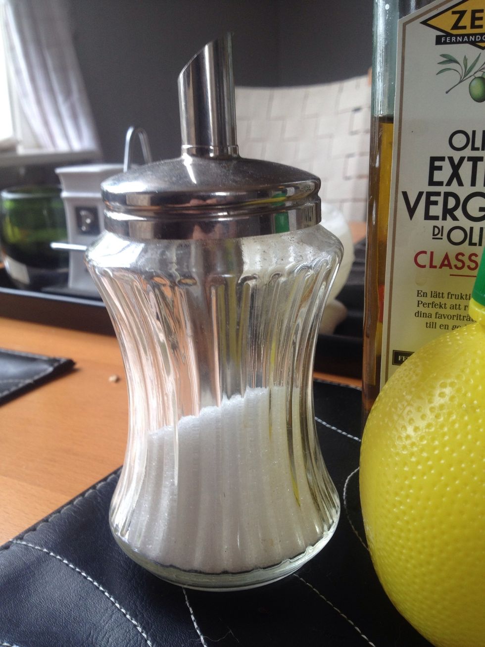 Then you Pour in some suger :) this is for the rubbing freeling, as you have in peeling :)