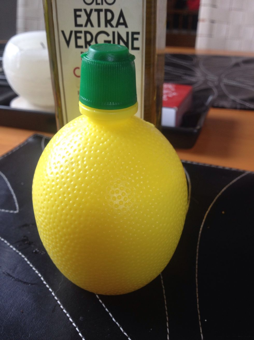 Then you take your lemon juice and Pour \u00e0 bitning that into the oil' Take as mutch you like! I i take \u00e0 lot! I like the lemon scent :)