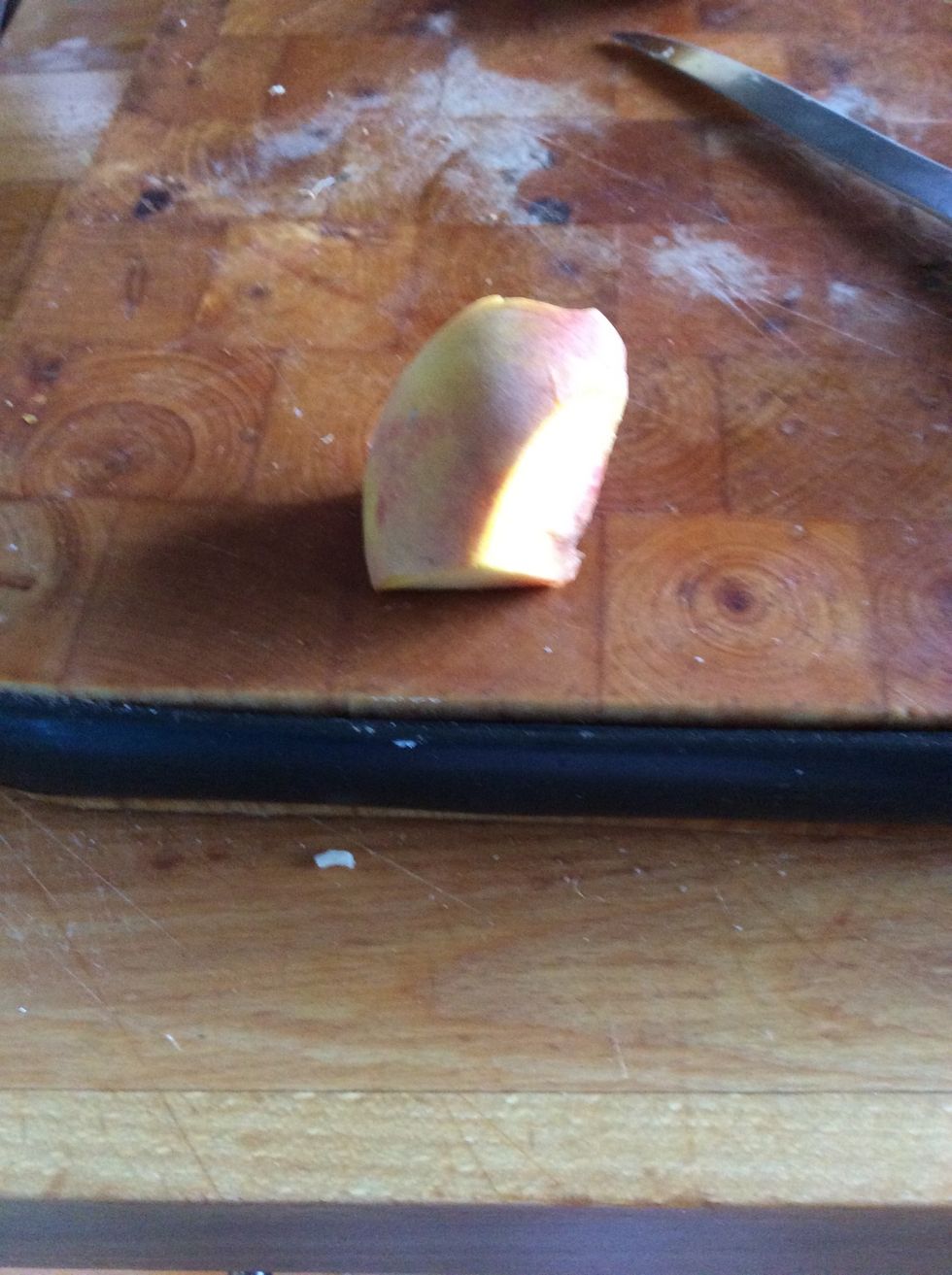 Then ,you turn your peach to the side