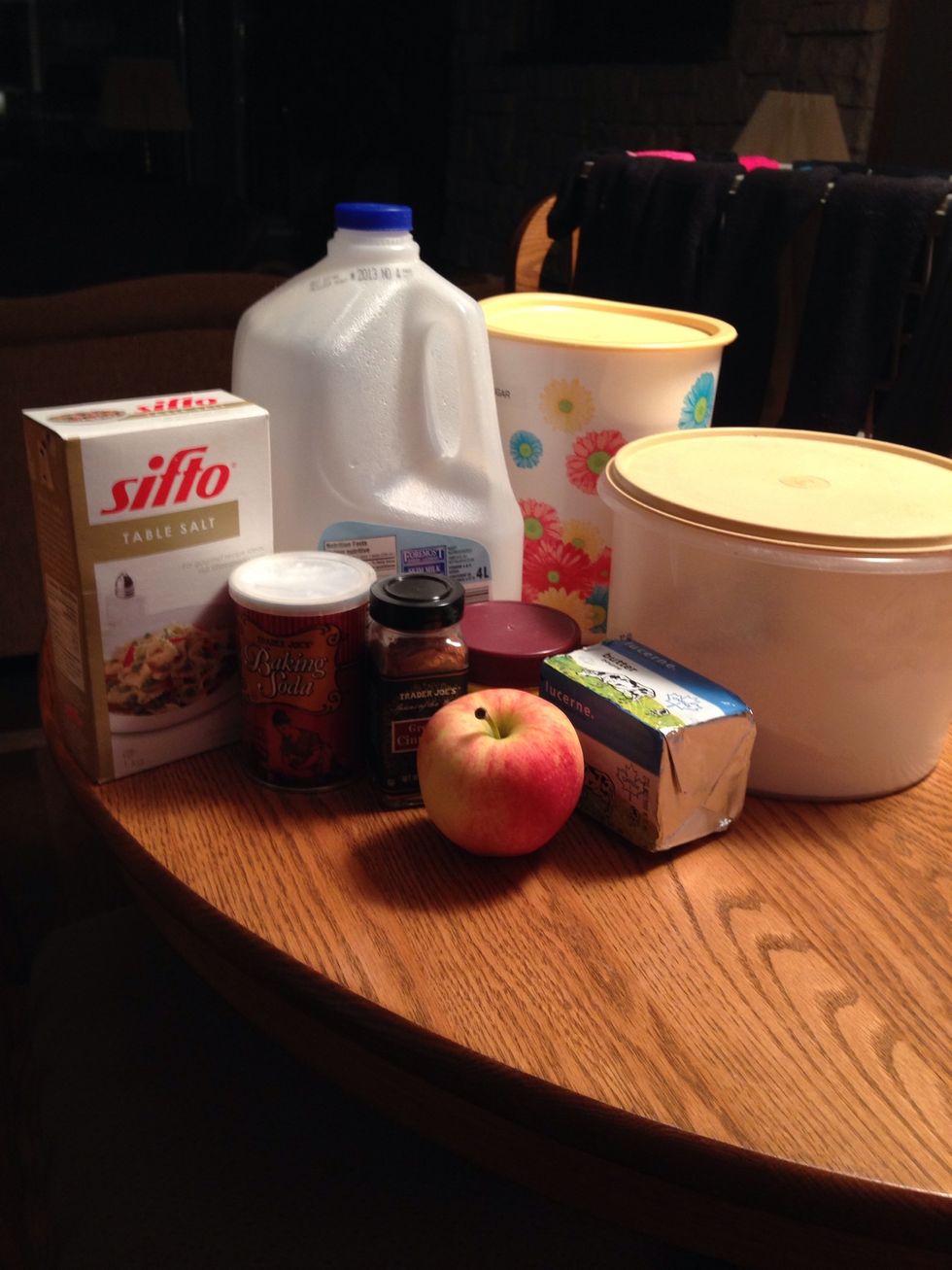 Then you will need flour, baking soda, baking powder, salt, margarine, cinnamon powder, milk, sugar and an apple