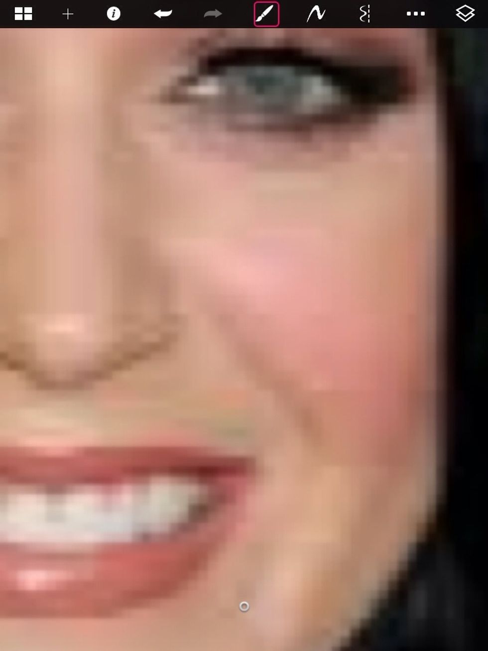 Then you zoom to the right cheek and do the same .