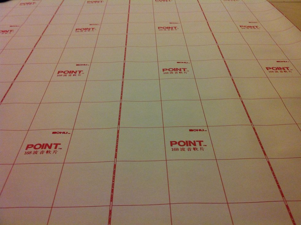 There are grid on the backside of pad and each of them is 10cmX10cm sized. So we will how long or wide we are cutting if we don't have a ruler by us. \u6ce2\u97f3\u8edf\u7247\u80cc\u9762\u90fd\u6709\u683c\u5b50\uff0c\u6bcf\u683c\u70ba10cm\uff0c\u65b9\u4fbf\u6c92\u5c3a\u6642\u7684\u88c1\u5207\u8207\u8a08\u91cf\u3002