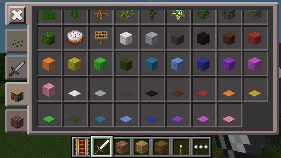 There are new blocks in the game, these are carpet blocks, iron bars, jungle wood and planks, hay bales, sponge blocks, pumpkins and loads more.