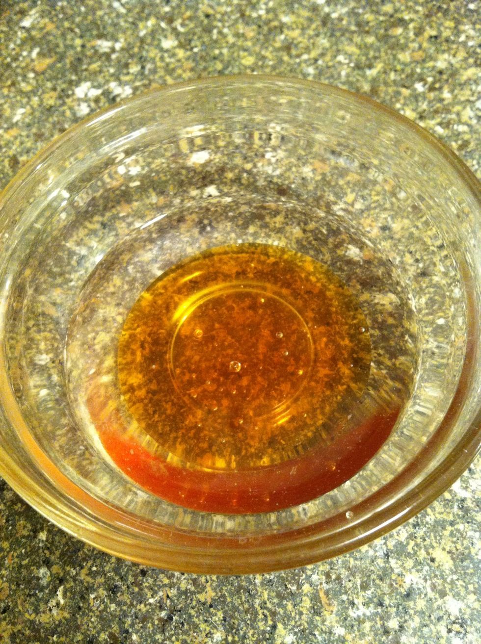 There are no exact measurements, but I would say about 2tbsp of oil, this is coconut oil and honey. I warned it first, honey and coconut oil don't mix easily but they do mix.