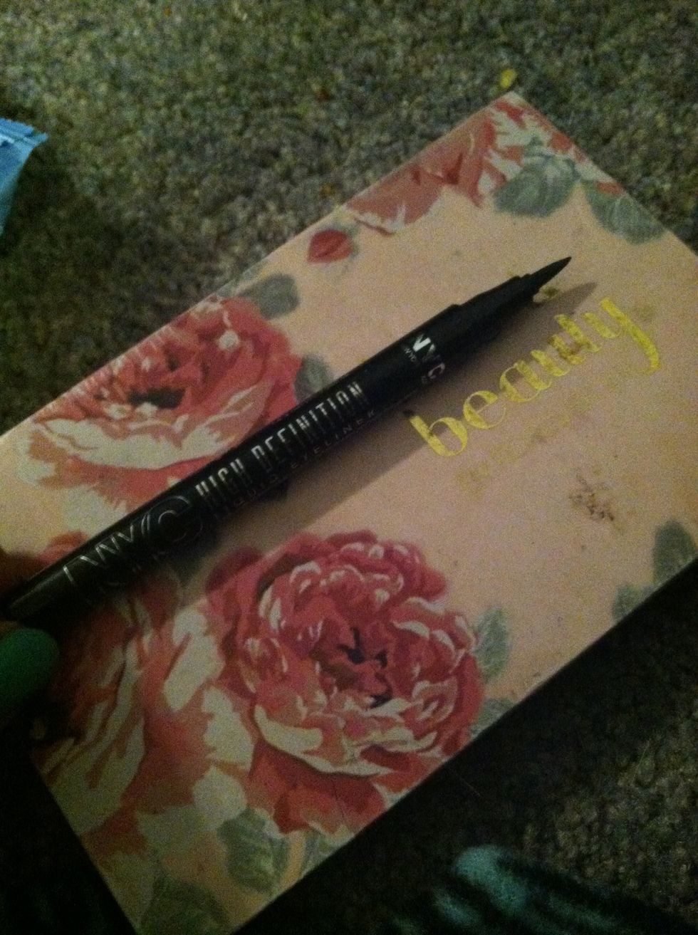 There are two main ways I do my eyeliner.