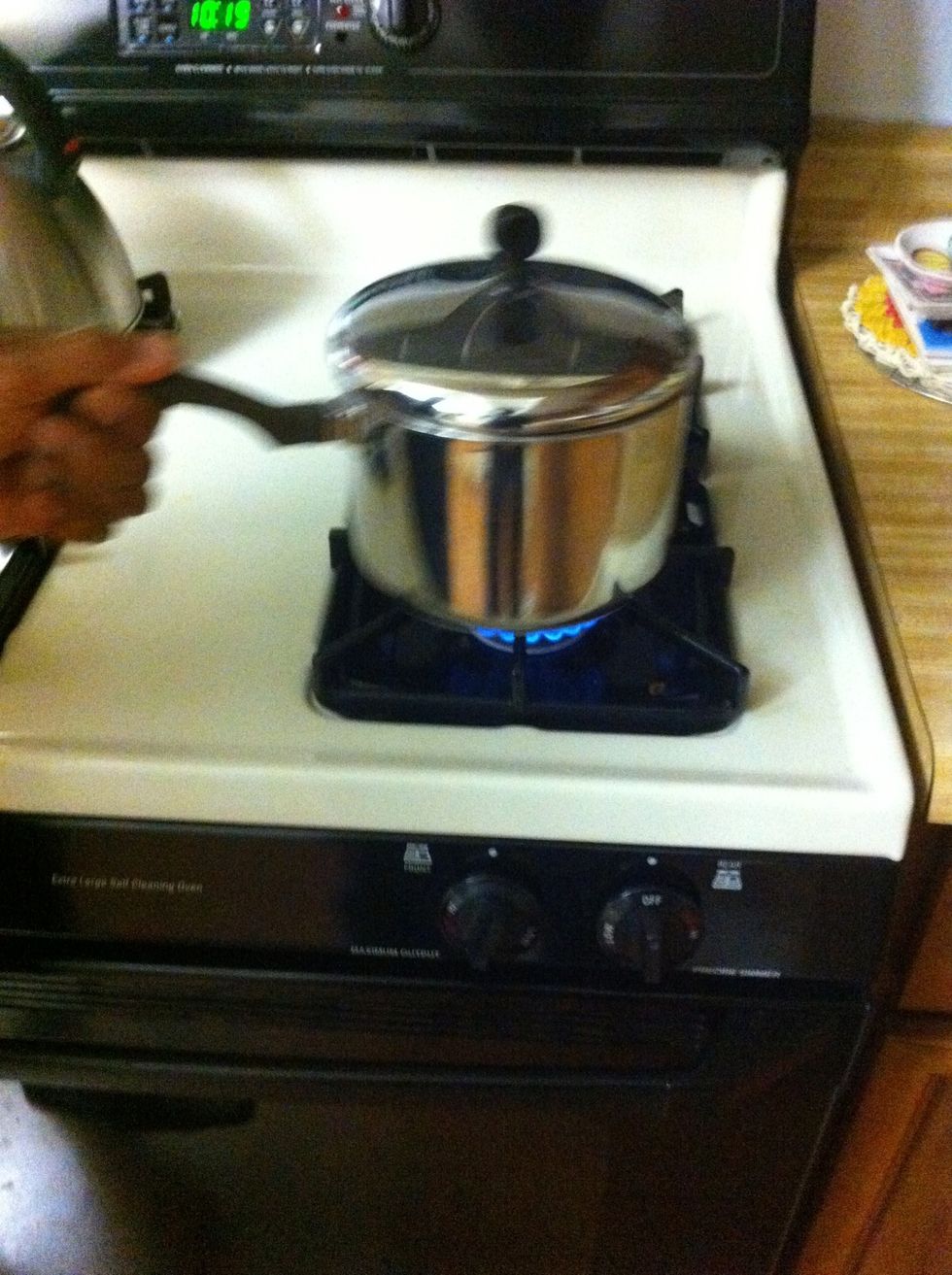 There is really no time limit. But make sure you stop the flame and pour it in a bowl when you do not hear any more popping. Otherwise your burning it!