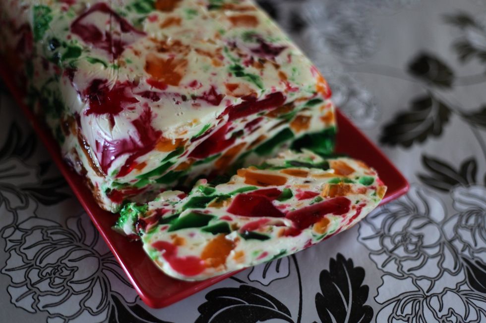 There is so much you can do with this recipe. Looking back on my first slide, this cake would actually make a splendid sugar free jelly cake too. Just buy the light jelly crystals and fat free cream.