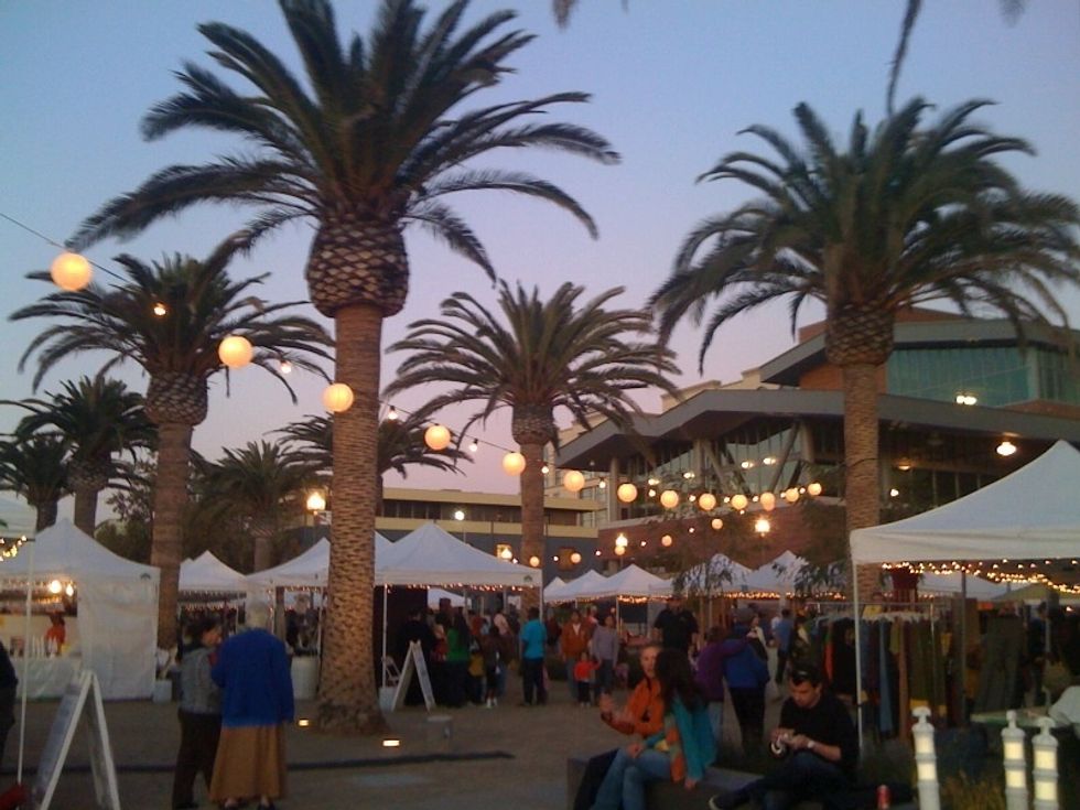 There's a popular Farmer's Market here every Sunday from 9 am to 2 pm. In addition to food and crafts booths, there are free yoga classes, entertainment and children's activities.